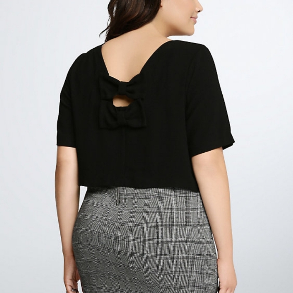 Like New! TORRID Bow Back Crop Top Black Size 1x (14/16)